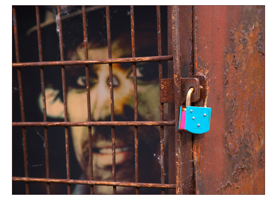 |||&nbsp;&nbsp;Hinter&nbsp;Gittern&nbsp;|||&nbsp;Zollverein&nbsp;-&nbsp;Essen&nbsp;-&nbsp;Germany&nbsp;05/2007