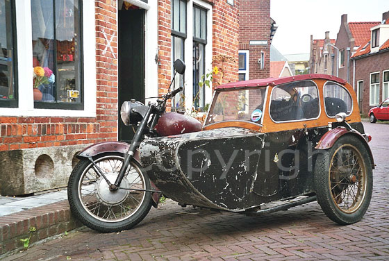 Bike mit zweisitzigem &uuml;berdachten Beiwagen - Zierikzee, Schouwen Duiveland, Netherlands - 2006