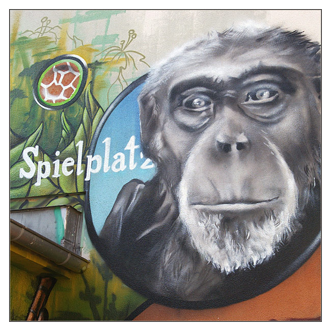 |||&nbsp;Spielplatz&nbsp;|||&nbsp;Hausfassade Prenzlauer Berg